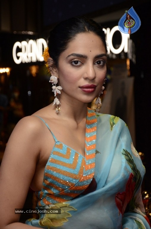 Sobhita Dhulipala Pics - 4 / 16 photos