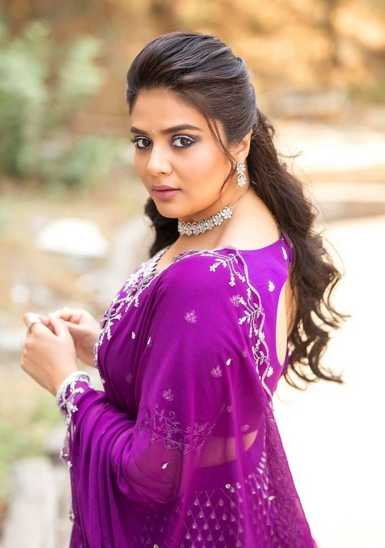 Sreemukhi Photos - 8 / 11 photos