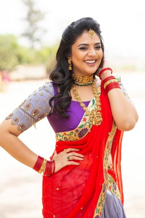 Sreemukhi Photos - 2 / 8 photos