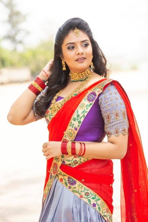 Sreemukhi Photos - 4 / 8 photos