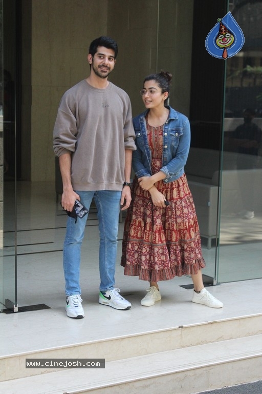 Rashmika Snapped at Khar - 1 / 17 photos