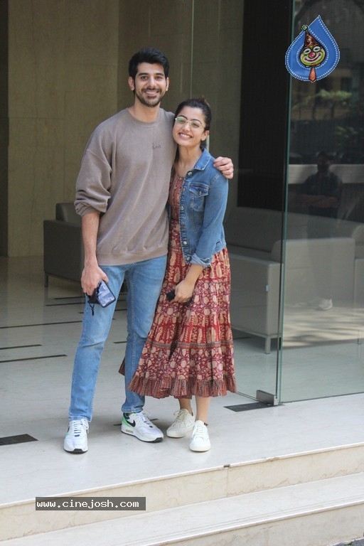 Rashmika Snapped at Khar - 4 / 17 photos