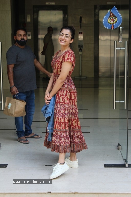 Rashmika Snapped at Khar - 5 / 17 photos