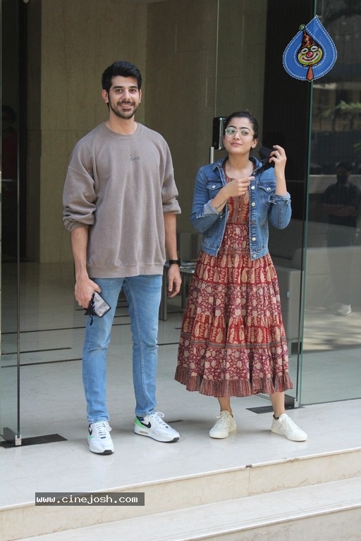 Rashmika Snapped at Khar - 15 / 17 photos