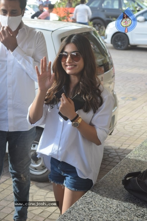 Rashmika Spotted at PVR - 3 / 20 photos