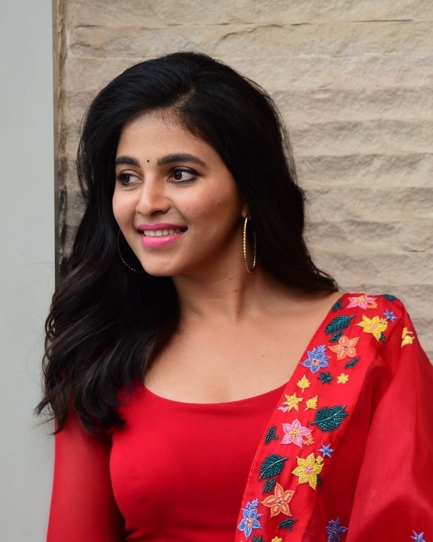 Anjali New Photos - 2 / 4 photos