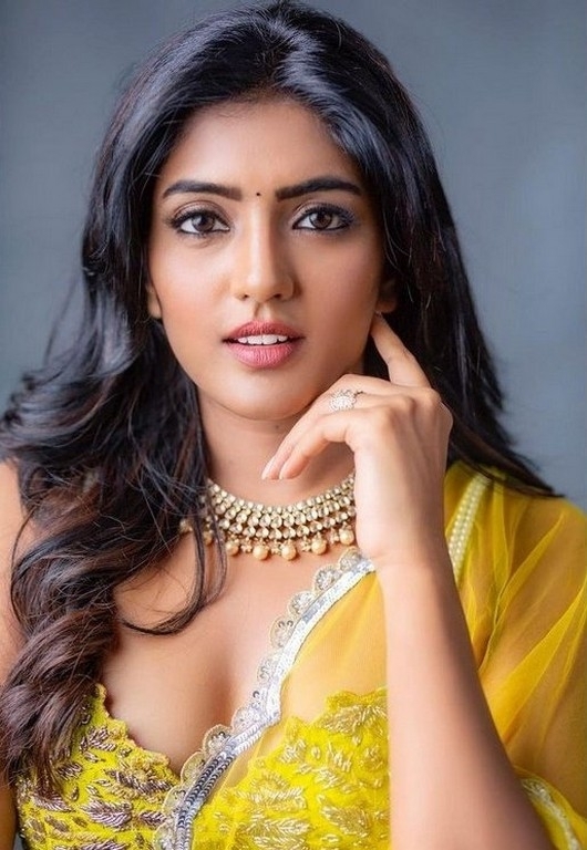 Eesha Rebba Photos - 2 / 3 photos