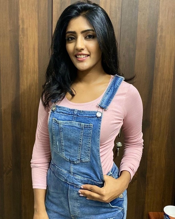 Eesha Rebba Pics - 4 / 4 photos