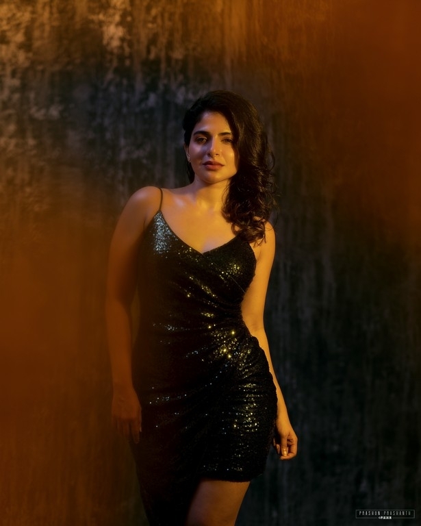 Ishwarya Menon - 2 / 4 photos