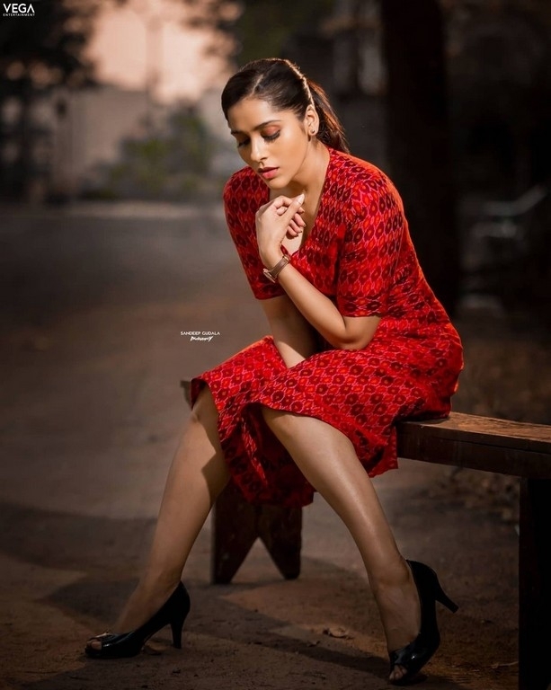 Rashmi Gautam Photos - 3 / 4 photos