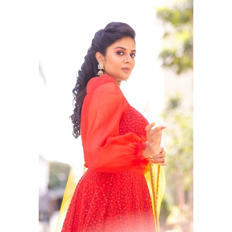 Sreemukhi Photos - 5 / 9 photos