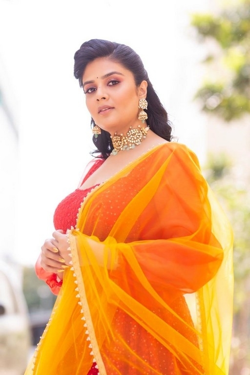 Sreemukhi Photos - 8 / 9 photos