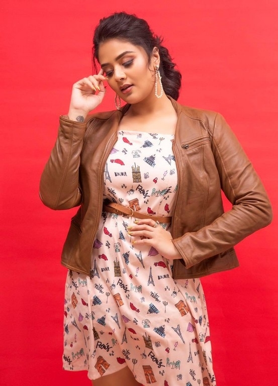 Sreemukhi Photos - 4 / 10 photos