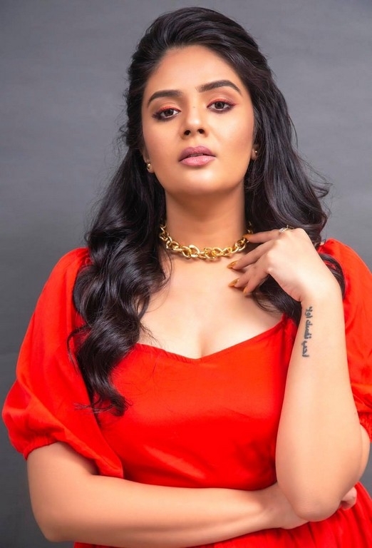 Sreemukhi Photos - 4 / 10 photos