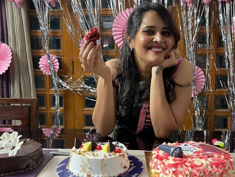 Anasuya Birthday Celebrations - 4 / 9 photos