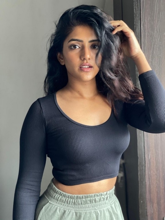 Eesha Rebba Pics - 7 / 7 photos