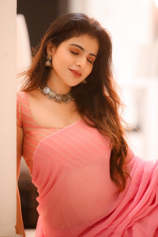 Iswarya Menon Stills - 1 / 4 photos