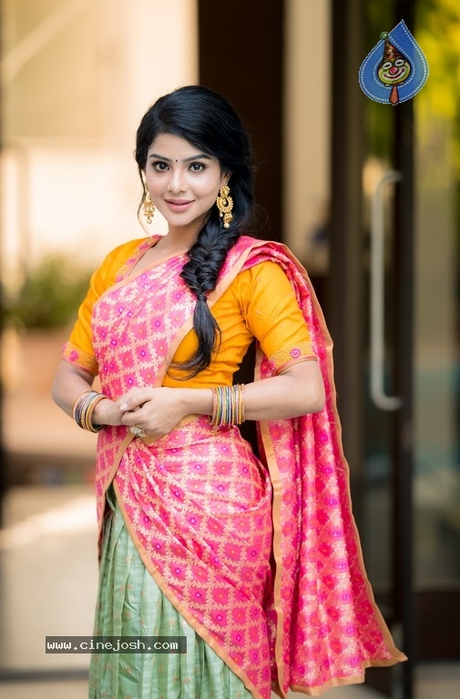 Pavithralakshmi Photoshoot - 2 / 18 photos