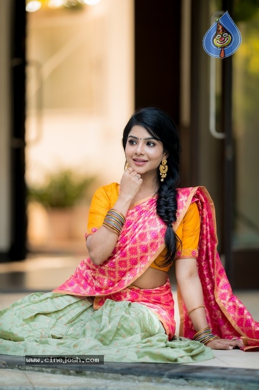 Pavithralakshmi Photoshoot - 11 / 18 photos