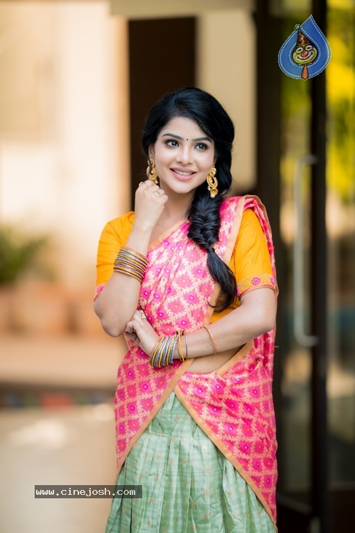 Pavithralakshmi Photoshoot - 12 / 18 photos