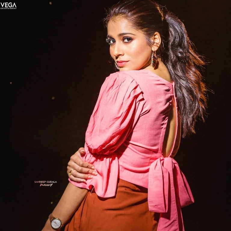 Rashmi Gautam Photos - 2 / 3 photos