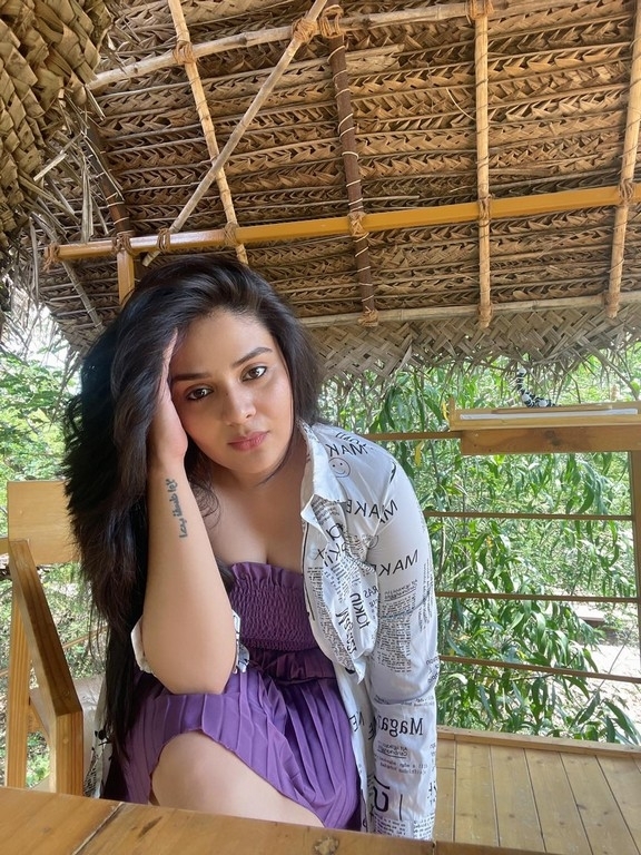 Sreemukhi Photos - 1 / 10 photos