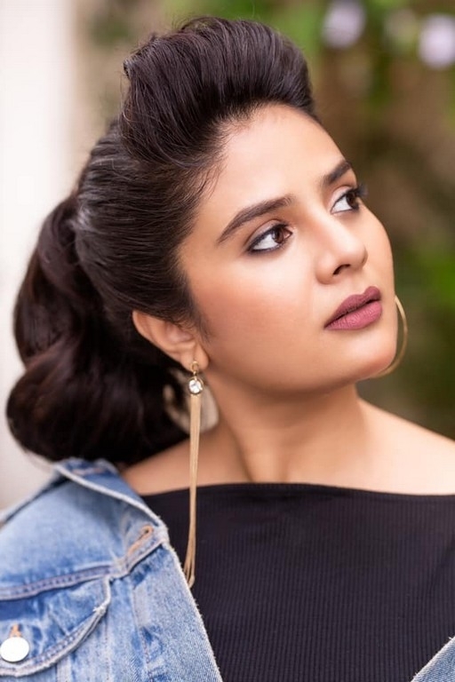 Sreemukhi Photos - 8 / 9 photos