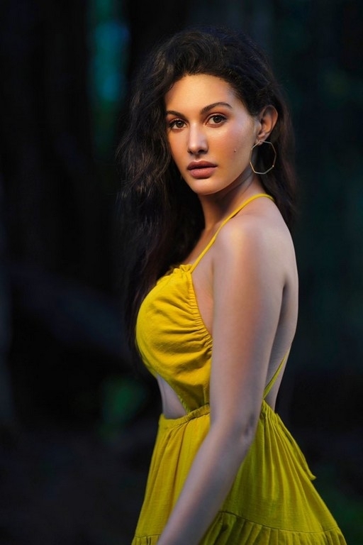 Amyra Dastur Photos - 1 / 3 photos