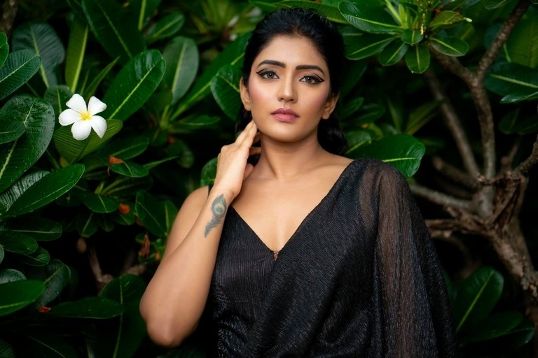 Eesha Rebba Photos - 2 / 7 photos