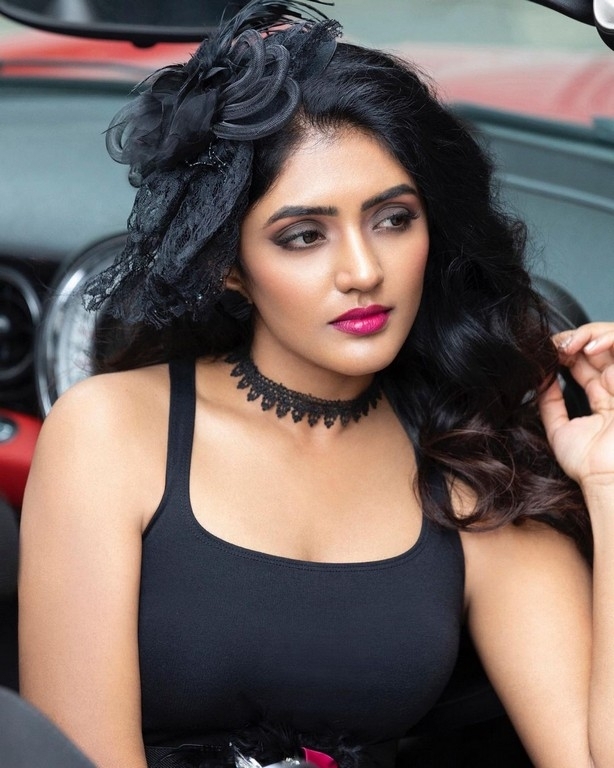 Eesha Rebba Pics - 2 / 3 photos