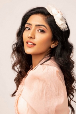 Eesha Rebba Pics - 5 of 5