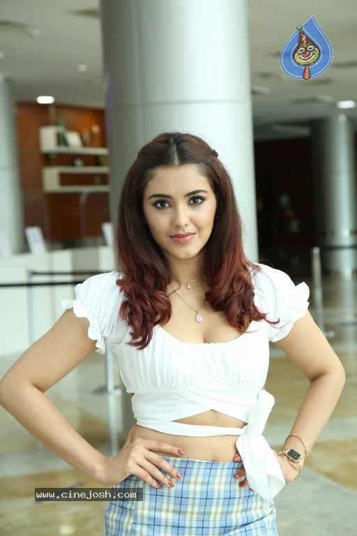 Malvika Sharma Stills - 18 / 18 photos