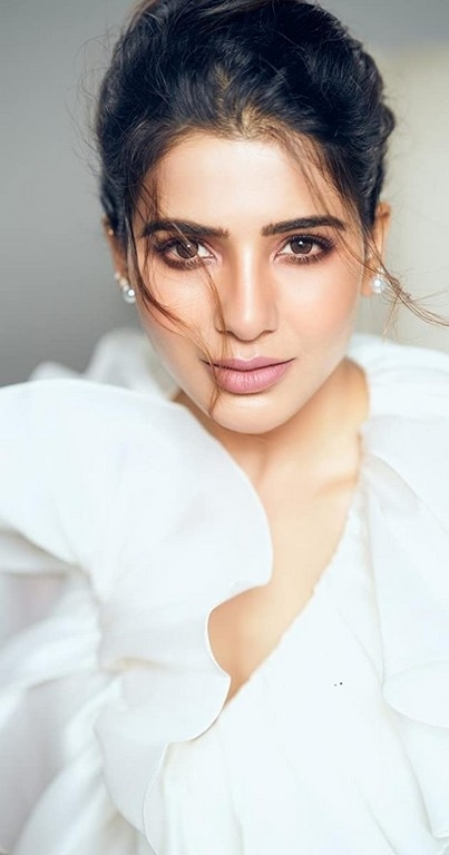 Mesmerising Samantha  - 1 / 5 photos