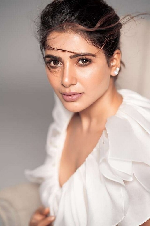 Mesmerising Samantha  - 2 / 5 photos