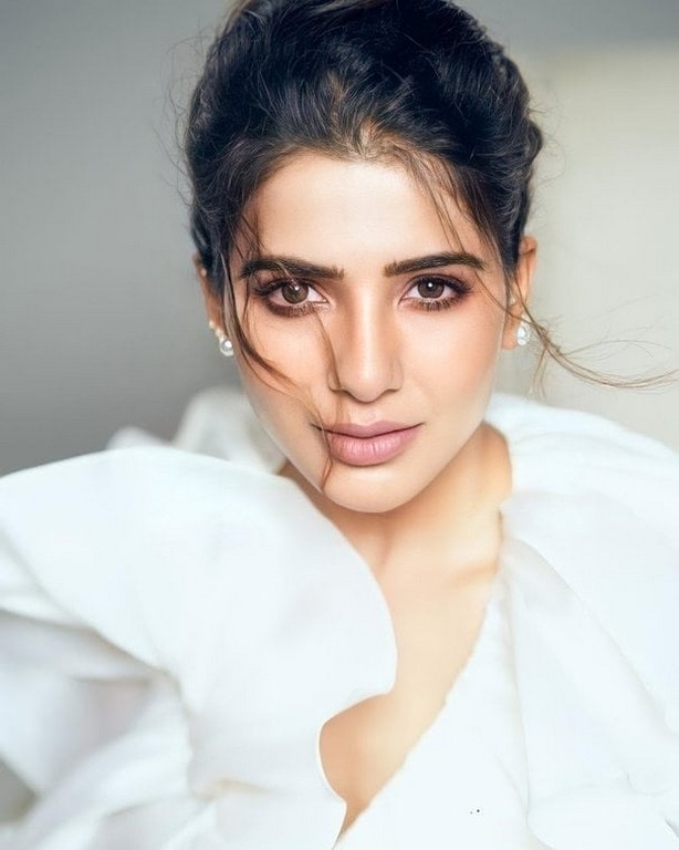 Mesmerising Samantha  - 4 / 5 photos