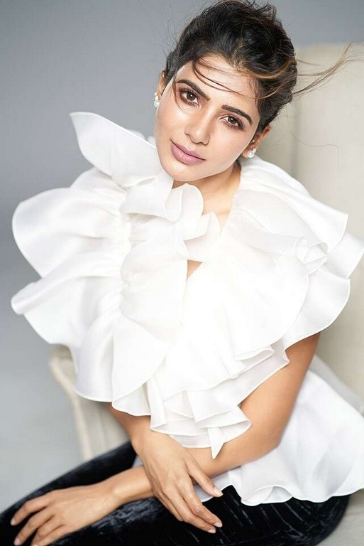 Mesmerising Samantha  - 5 / 5 photos