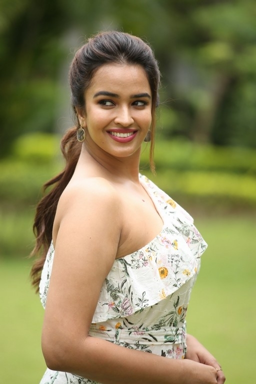 Pujita Ponnada Photos - 4 / 18 photos