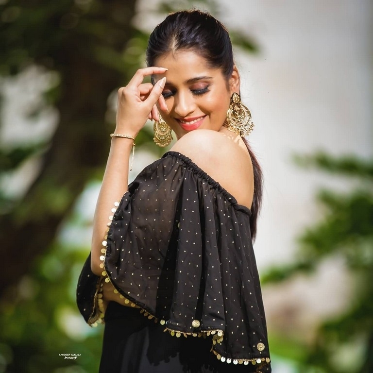 Rashmi Gautam Photos - 1 / 4 photos