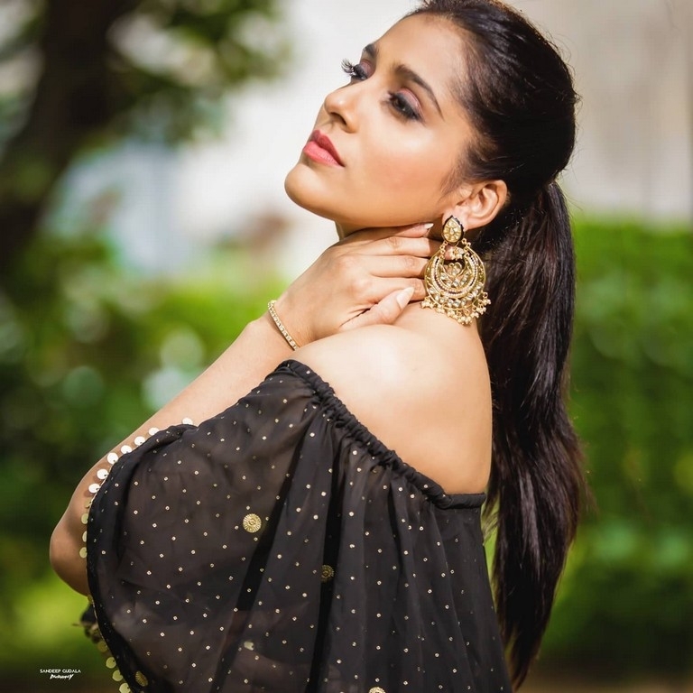 Rashmi Gautam Photos - 2 / 4 photos