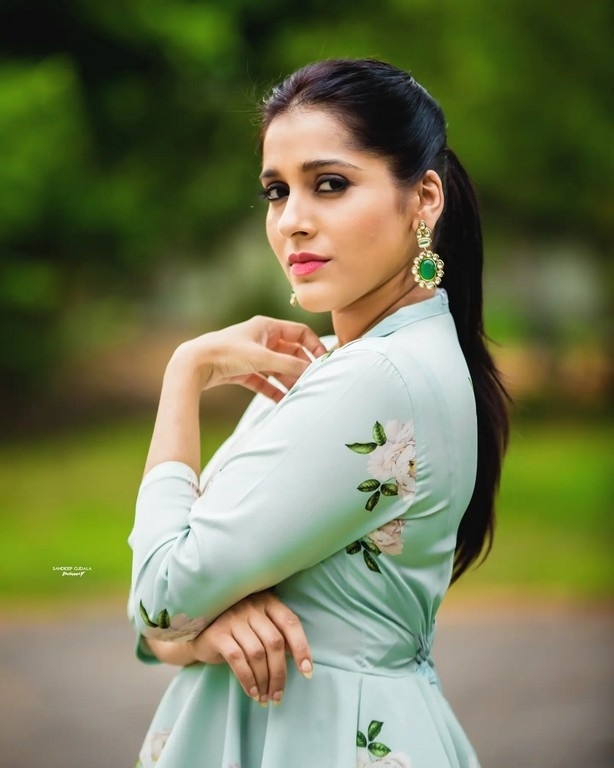 Rashmi Gautam Photos - 2 / 10 photos