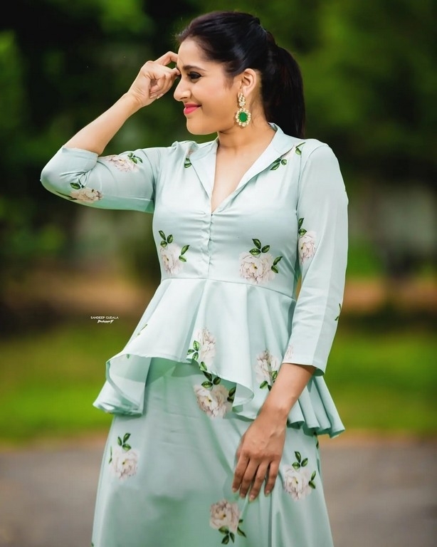 Rashmi Gautam Photos - 3 / 10 photos