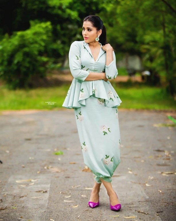 Rashmi Gautam Photos - 4 / 10 photos