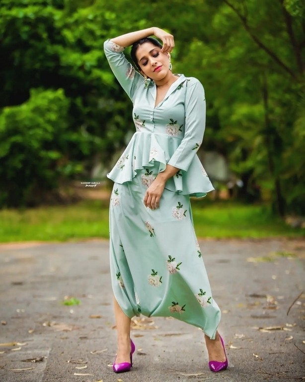 Rashmi Gautam Photos - 6 / 10 photos