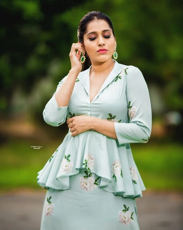 Rashmi Gautam Photos - 8 / 10 photos