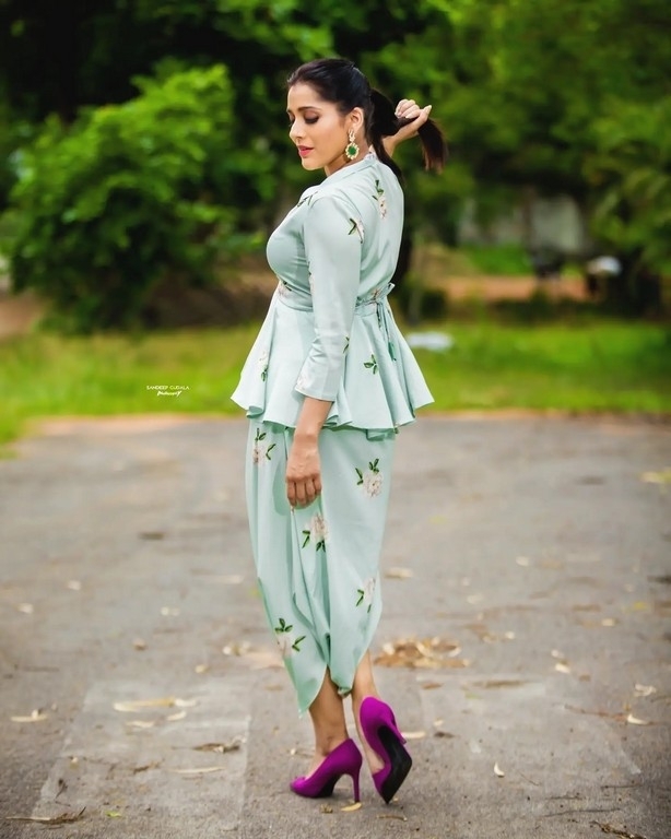 Rashmi Gautam Photos - 9 / 10 photos