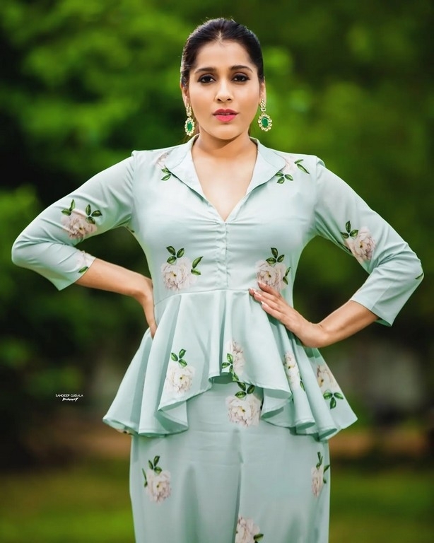 Rashmi Gautam Photos - 10 / 10 photos