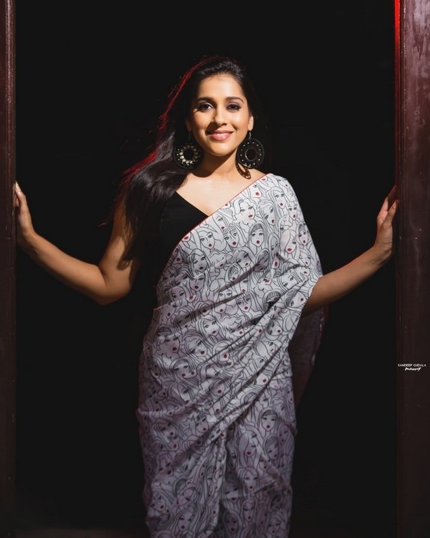 Rashmi Gautam Photos - 4 / 5 photos