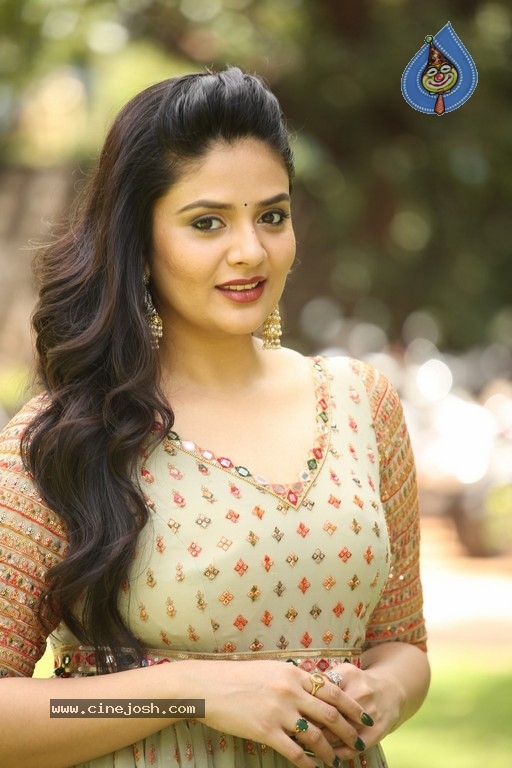 Sreemukhi Pics - 1 / 12 photos