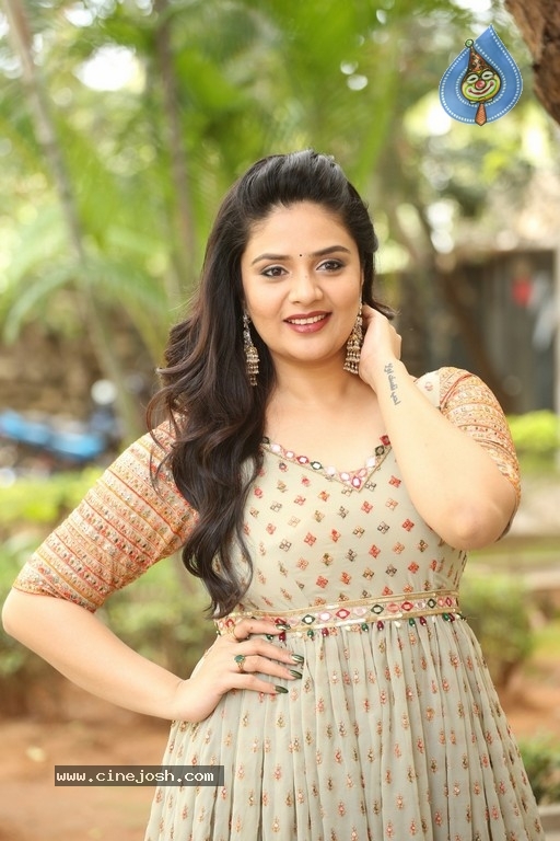 Sreemukhi Pics - 6 / 12 photos