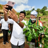 Amitabh plants trees